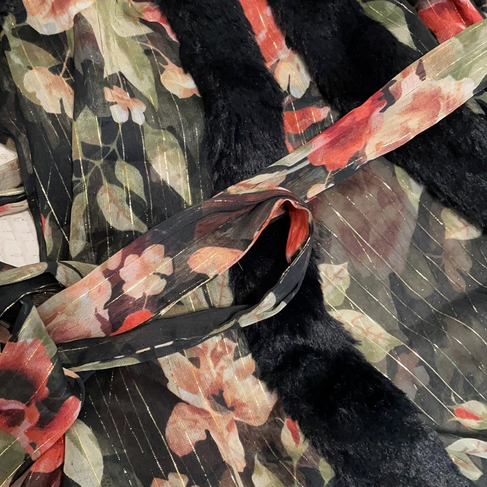 Floral Robe - Picture 2 of 2